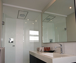 zambezi queen bathroom